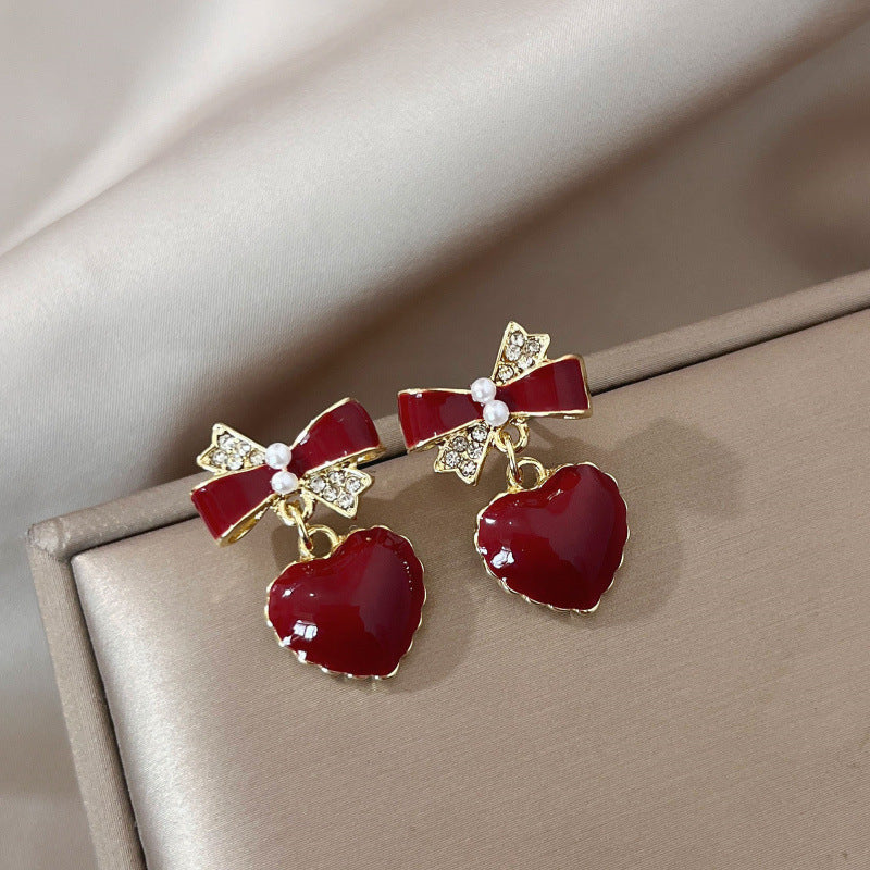 Niamh - Elegant Heart Earrings