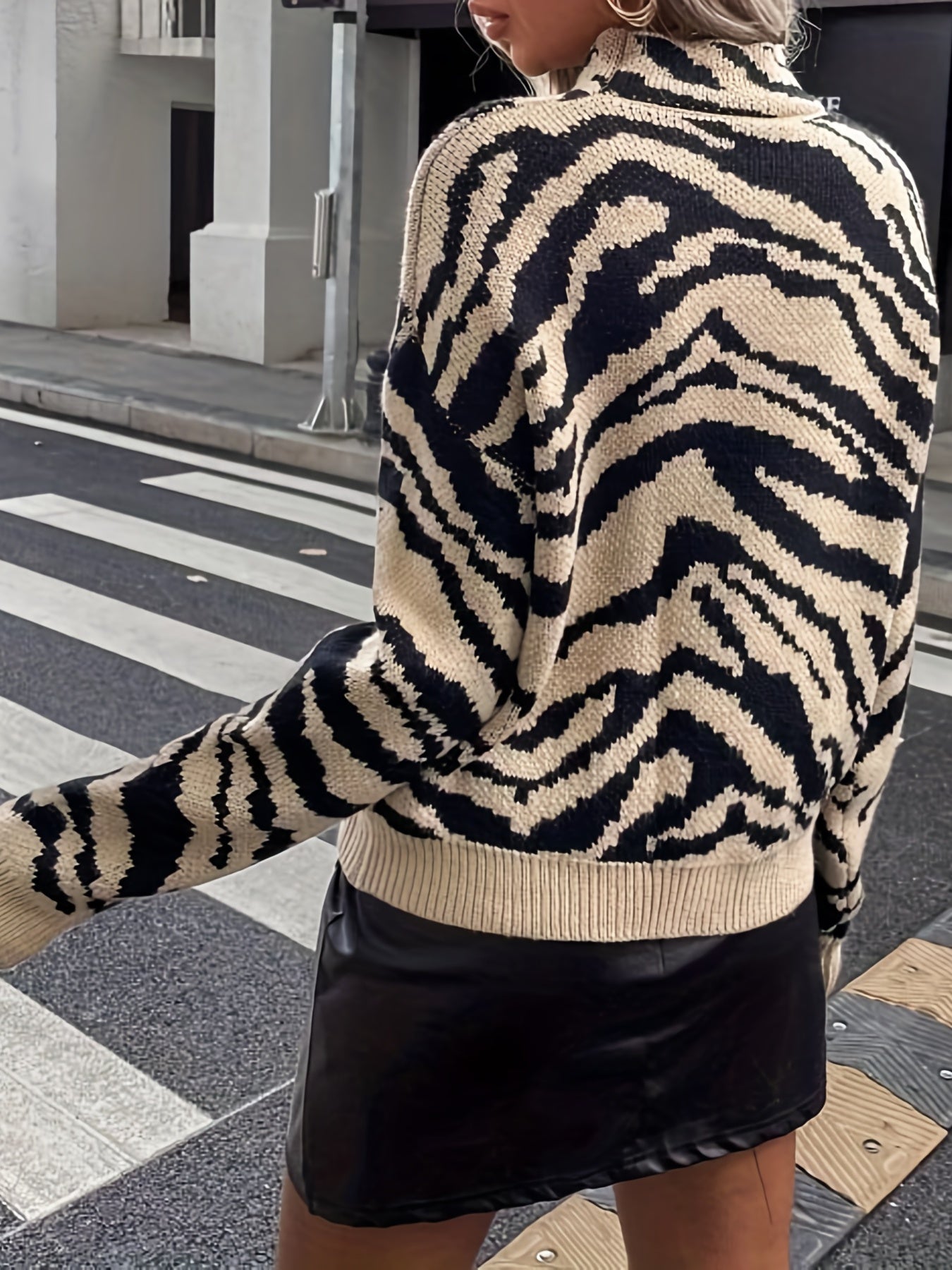 Kiara - Cozy Zebra Pullover